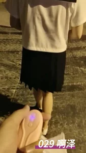 小m夹着跳蛋户外 刚出电梯就跪在地上 结尾有喷水和白浆 - 91视频|91自拍|国产自拍